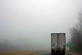 受大雾影响，北京部分高速公路封闭，请提前规划行程视频封面