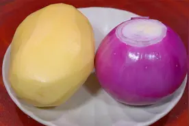 土豆搭配洋葱，教你一个神仙吃法，一次3斤不够吃，太解馋了视频封面