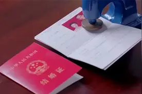 56. 离婚夫妻终于复婚，老妈高兴坏，一家人再次团聚.视频封面