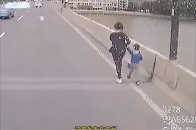 母子二人想不开要轻生，关键时刻奇迹飞奔救人暖心 #感动瞬间视频封面
