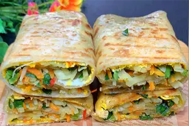 用电饼铛做早餐菜煎饼，家常做法特别简单，营养丰富又好吃