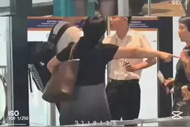 上海浦东机场，春秋航空行李箱超了2厘米不让带，700办拖运就可以视频封面