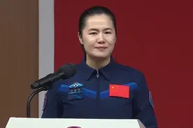 为女航天员点赞！90后女航天员王浩泽发言视频封面