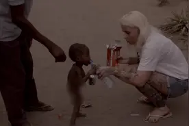 年真实录像，当年的非洲“讨水男孩”，如今过的怎么样了？ #视频封面