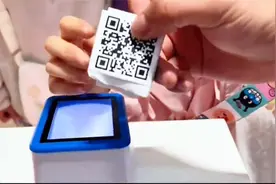 小孩出去吃饭,家长打印二维码付款｡真是办法总比困难多！