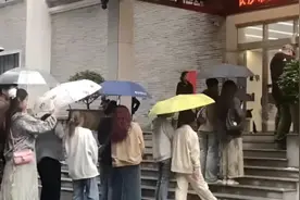 游客扎堆打卡！长沙坡子街派出所霸榜热搜，网友调侃视频封面