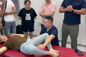 假胯宽康复训练动作对脚臀桥