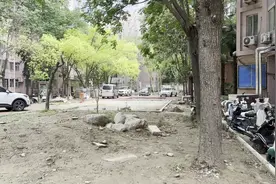 郑州新鑫花园旧改迟迟不完工 下雨就淹居民苦不堪言视频封面