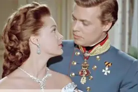 3个版本茜茜公主：老版经典难忘，09版复刻真人，21版辣眼睛！