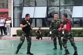 武警1V1格斗视频封面