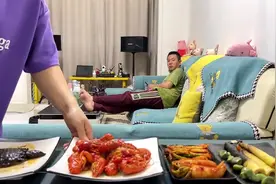 就不能等会一起吃吗，光盘行动拒绝浪费视频封面