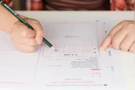 湖北十堰中考疑云：网络曝光作弊截图，官方称全程监控未现异常视频封面