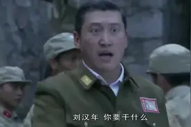 特派员还在耍官威，怎料女军官二话不说，当场毙了他视频封面