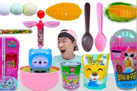 有趣的玩具糖果大餐！边玩边吃的儿童零食，小朋友们的最爱！