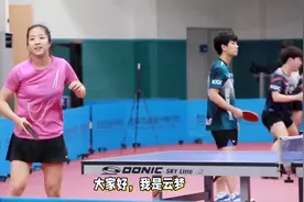 申裕斌和王楚钦同框合影有意思，韩国姑娘心花怒放，真心喜欢大头视频封面
