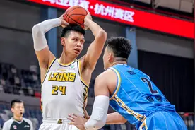 CBA恶汉续约2年，专心辅佐胡金秋，杜锋目标复仇，周琦面露难色视频封面