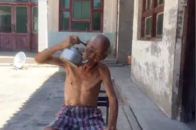 山西农村78岁老人每天不停喝水，看他1天能喝多少水