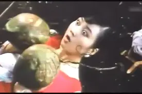 女神利智雨林被土著人追杀 原因应该是身材太好吧视频封面