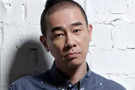 身价上亿有何用？陈小春找弟弟，从来没有放弃过！视频封面