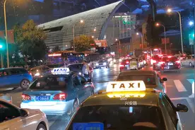 看天津风貌，听城市声音——2019年国庆，拥堵的兴安路视频封面