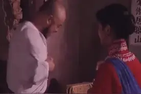 绝不回头：美女太勇敢了，面对土匪却丝毫不畏惧，令人佩服！视频封面