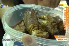 猪肉炖完后出现颗粒物，老人担心买到淋巴肉，记者前往市场调查