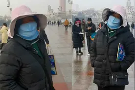 游客在青岛栈桥景区不坐游艇被骂“穷光蛋” 当地通报视频封面