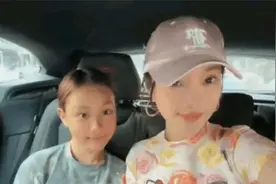 豪车接驾！李小璐用兰博基尼送甜馨上课，母女身高齐平引热议视频封面