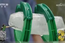 怎样让覆盖在高压输电线上的冰自己融化？一起来探究下视频封面