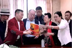 诗词馆里学诗词  伟人思想放光华