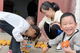 静静带婆婆回娘家，八月十五能走亲戚吗？小忆带小猪认识新事物