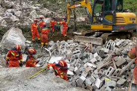 广西德保县敬德镇发生山石滚落 致2人遇难视频封面
