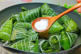 端午煮粽子，用清水煮是大错！教你一招，不漏米不夹生，肉香四溢