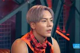 鹿晗舞台上公演，一开跳全场热烈，舞蹈功底是真的好