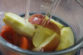 秋天多用玉竹和苹果搭配煲汤，清润生津不易燥，孩子最爱喝视频封面