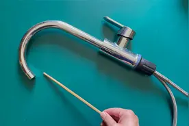 才知道，原来用一根筷子就能轻松拆卸水龙头水嘴，涨知识了