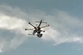 天津机场因无人机致大面积延误，乱飞的无人机该怎么管？视频封面