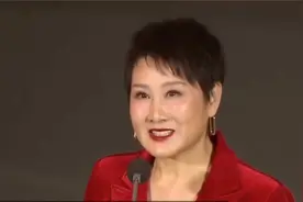 没想到，63岁的张凯丽，因两会上一个提议，轻松实现“口碑逆袭”视频封面