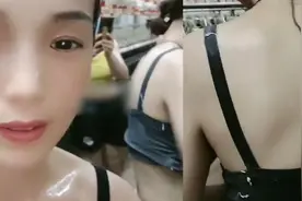 纺织厂女工记录12h夜班生活，穿吊带工作满身汗水，高温仍不停歇