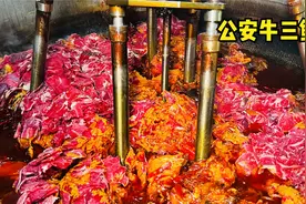 湖北小伙做牛三鲜火锅，小锅炒大锅炖，一锅20分钟日炒80锅5000斤