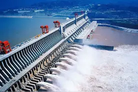 三峡大坝有多坚固？4100万吨混凝土构筑，导弹打上去只能留下白点图片