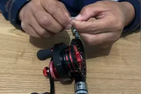 大师讲解的魅力，筏钓竿组装和上线，听的小伙直呼过瘾！视频封面