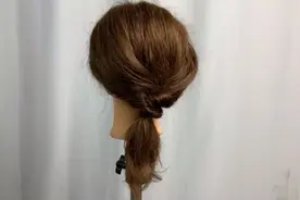 电影里最常见的女主角编发，这三款你一定可以学会一款，慵懒的美