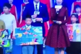 上海电视-哈哈炫动频道播“炫梦童画”颁奖典礼，皮弟替肉姐领奖视频封面