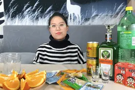 杨子买了两瓶野格，尝试三种饮料调酒，味道好极了