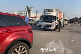 拿个快递都要绕一圈，冒着危险拿，小哥还说来的慢