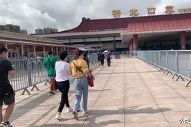 今天第一天正常往返珠海～澳门上班，过关整
体都比较顺畅