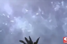 白天放的黑烟花你见过吗，还是电脑控制的烟花群，现场很燃。