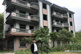 花千万盖的别墅，为何荒废了十多年都没有人居住，究竟怎么回事视频封面