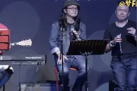 时代眼泪，新加坡三人男子合唱组合梦飞船重聚演唱《不值得》视频封面